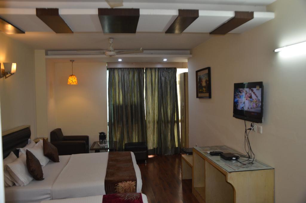 Hotel Milan Deluxe New Delhi Eksteriør billede