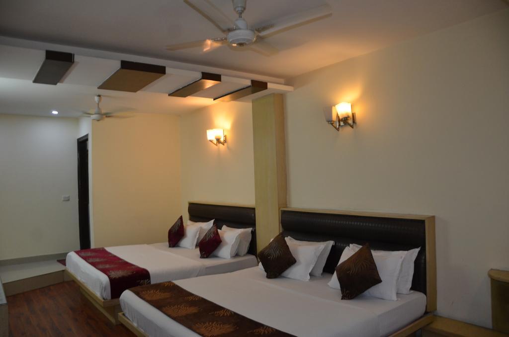 Hotel Milan Deluxe New Delhi Eksteriør billede