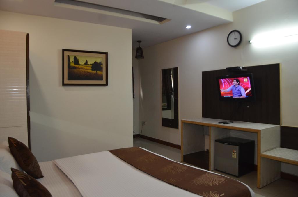 Hotel Milan Deluxe New Delhi Eksteriør billede
