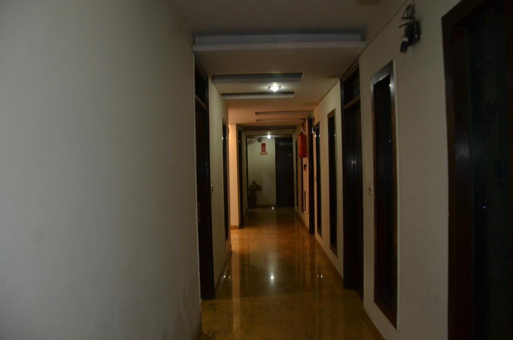Hotel Milan Deluxe New Delhi Eksteriør billede