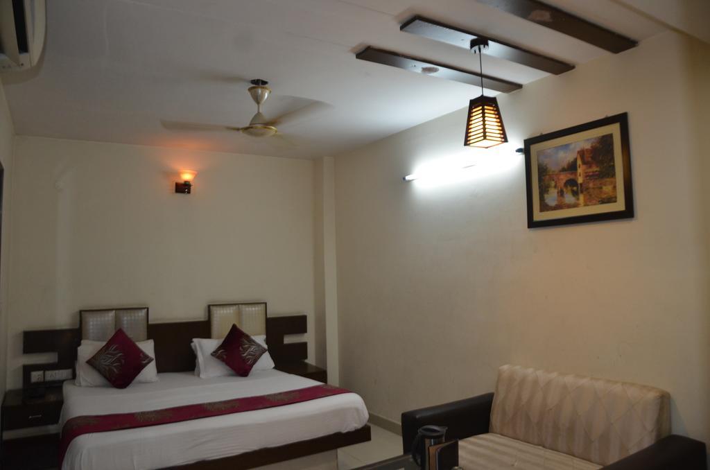 Hotel Milan Deluxe New Delhi Eksteriør billede