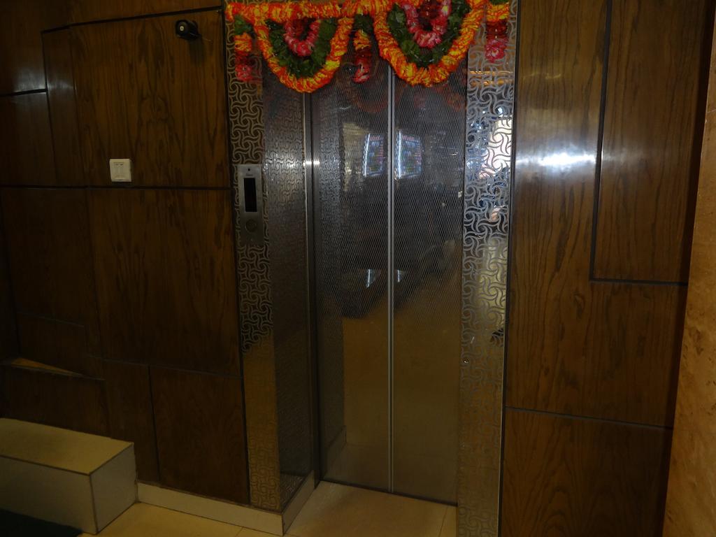 Hotel Milan Deluxe New Delhi Eksteriør billede