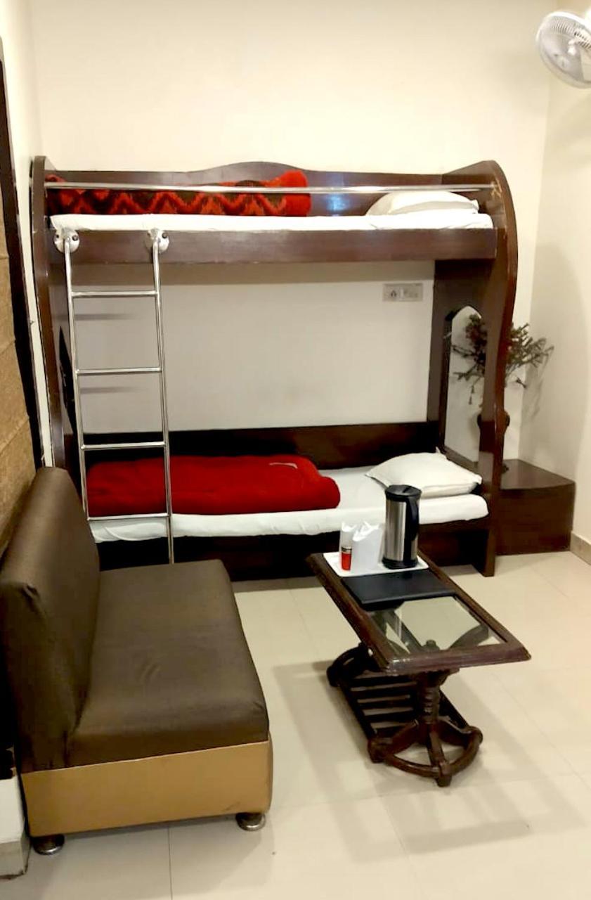 Hotel Milan Deluxe New Delhi Eksteriør billede