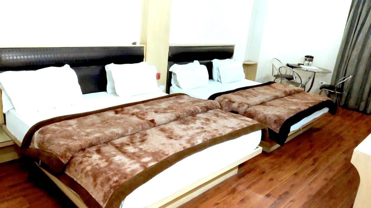 Hotel Milan Deluxe New Delhi Eksteriør billede