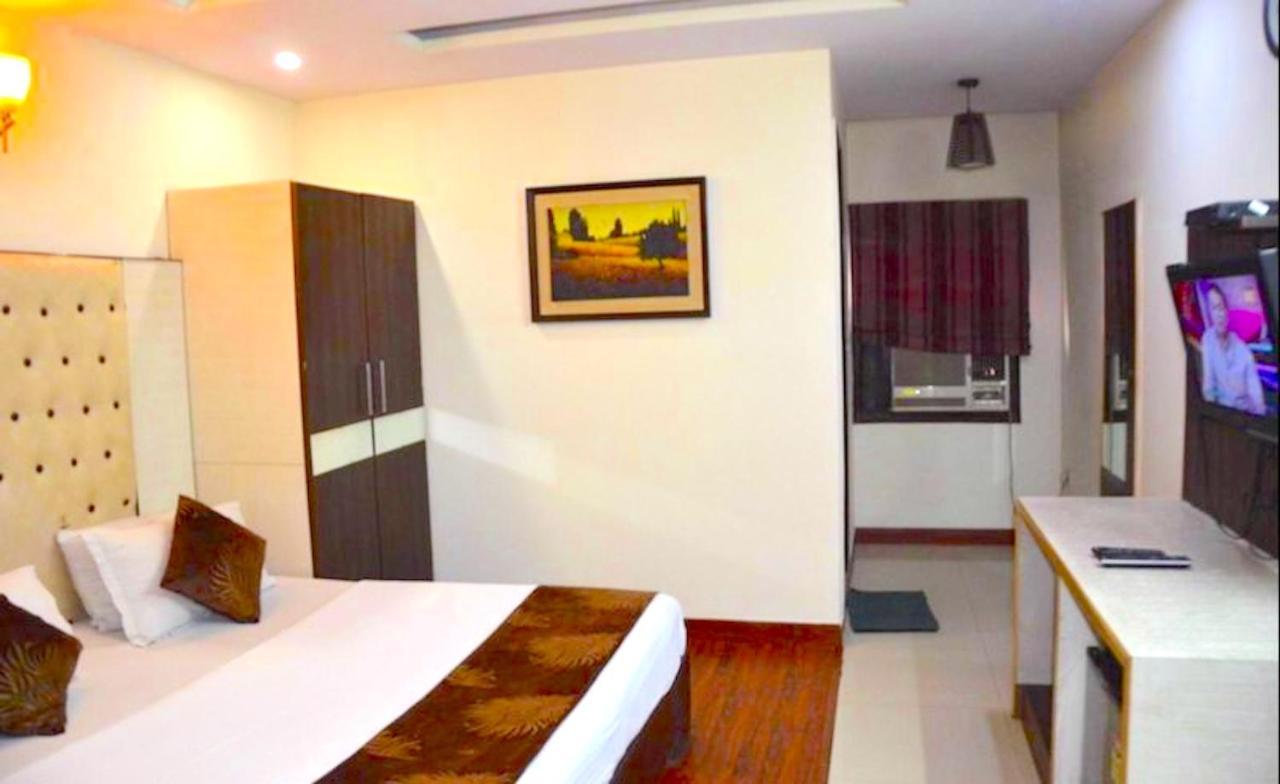 Hotel Milan Deluxe New Delhi Eksteriør billede