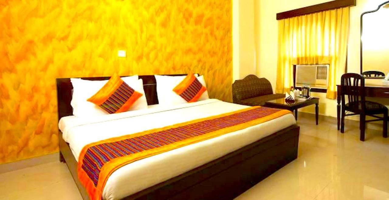 Hotel Milan Deluxe New Delhi Eksteriør billede