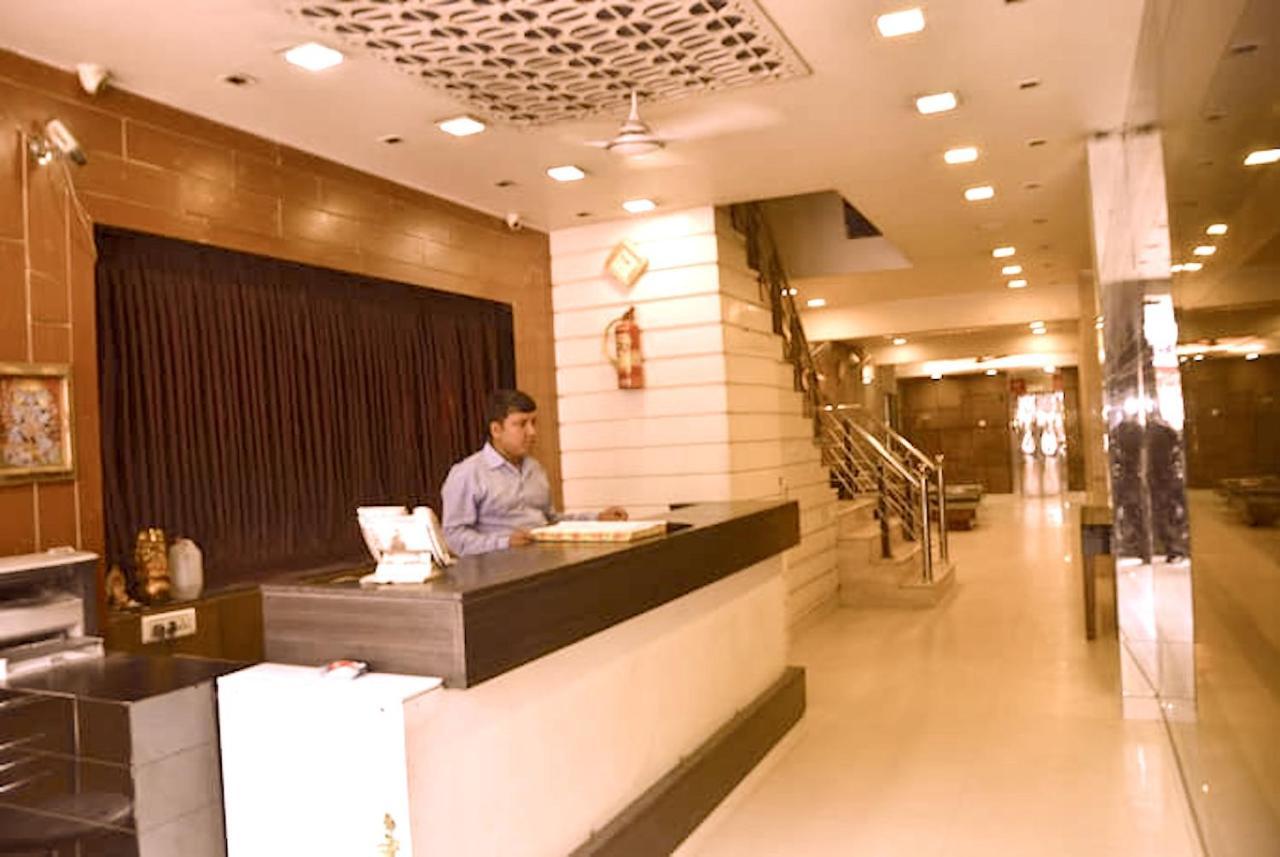Hotel Milan Deluxe New Delhi Eksteriør billede